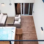 Sting Old Town Apartment