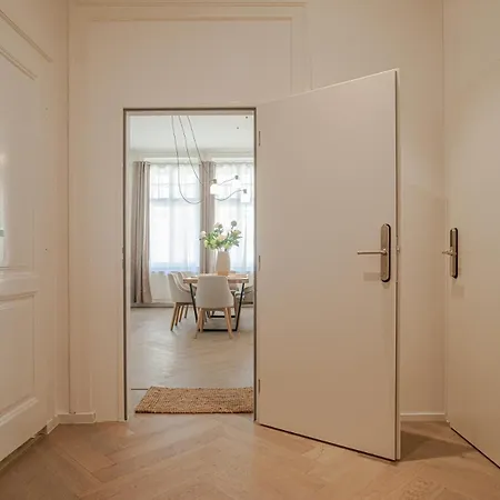 Апартаменты Sting Old Town