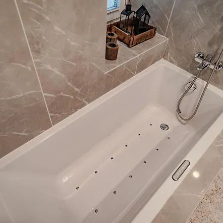 Sting Old Town Apartman *