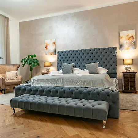 Sting Old Town Apartment